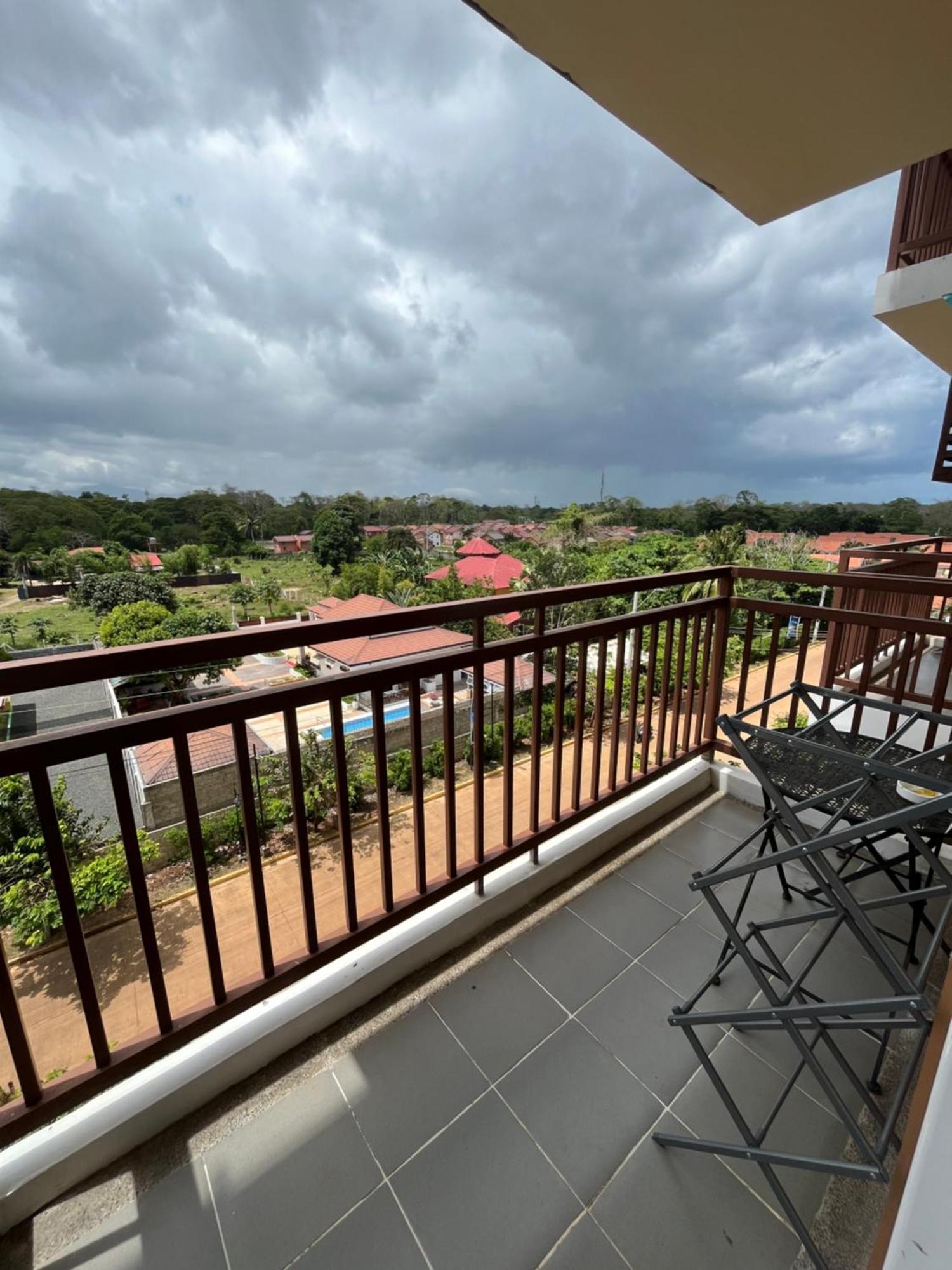 Condo In Camella Manors In Puerto Princesa Buitenkant foto